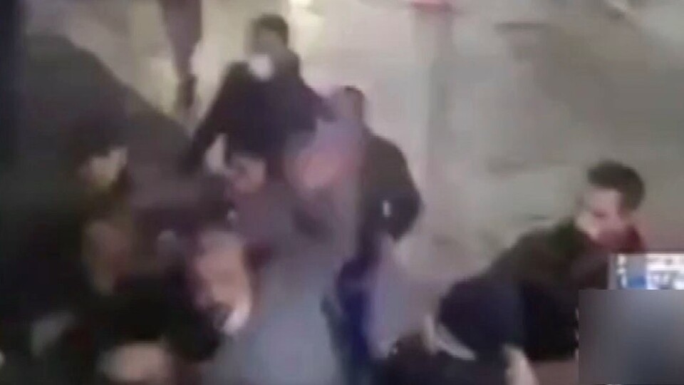 Yaralı ve yakınlarından doktorlara saldırı!