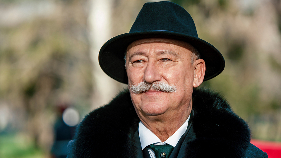 Altan Erkekli kimdir?