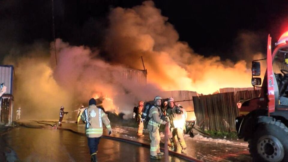 Geri dönüşüm deposunda yangın!