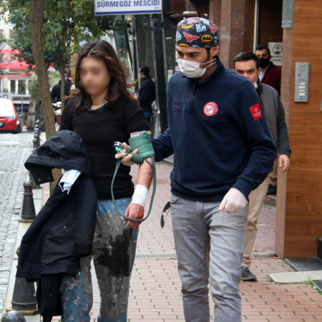 Yaralı ambulansa yürüyerek gitmek zorunda kaldı!