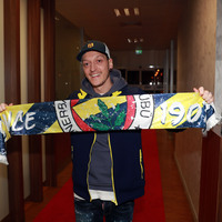 Fenerbahçe sosyal medyada Mesut!