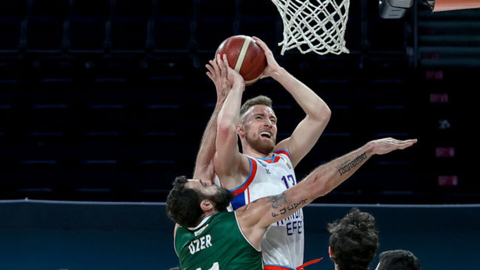 Anadolu Efes ligde 18'de 18 yaptı