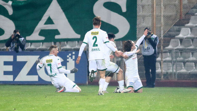 Bursaspor, Adana'da galip