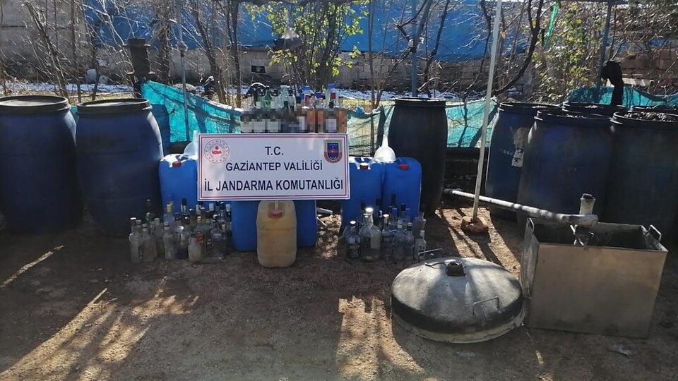 Jandarmadan kaçak içki operasyonu: 2 gözaltı!