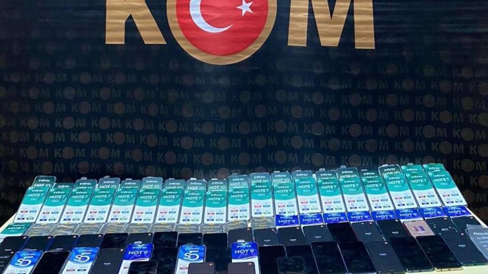 Otobüsten 102 adet kaçak cep telefonu çıktı