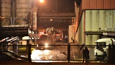 Demir döküm fabrikasında yangın paniği