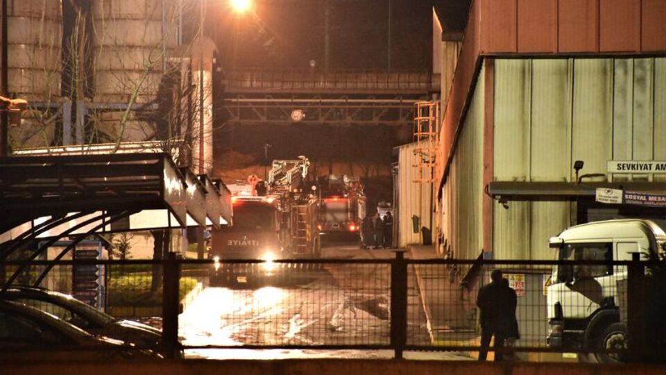 Demir döküm fabrikasında yangın paniği