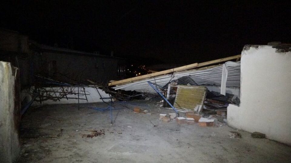 Bursa'da lodos çatı uçurdu!