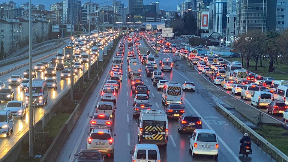 İstanbul'da trafik felç oldu!