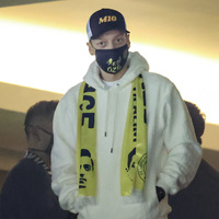 Mesut Özil tribünde