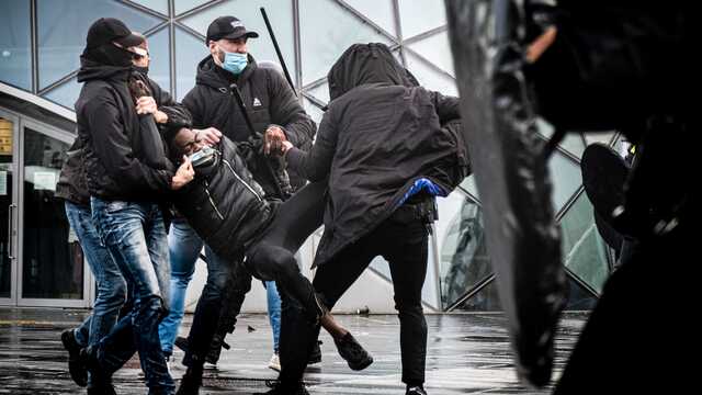 Hollanda'da tansiyon yükseldi: 30 gözaltı