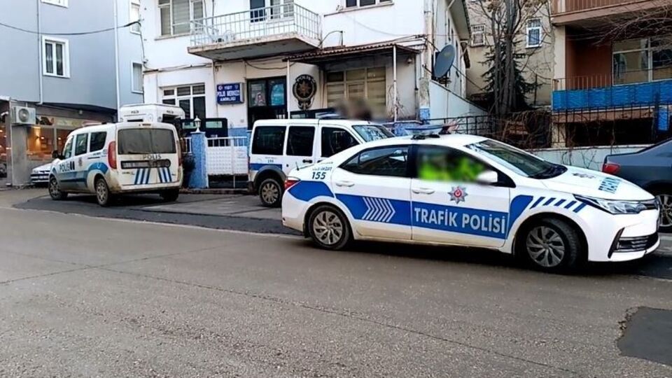 Gelenin geçenin görüntüsünü çekti!