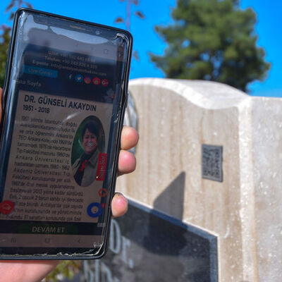 Mezar taşları da akıllandı!