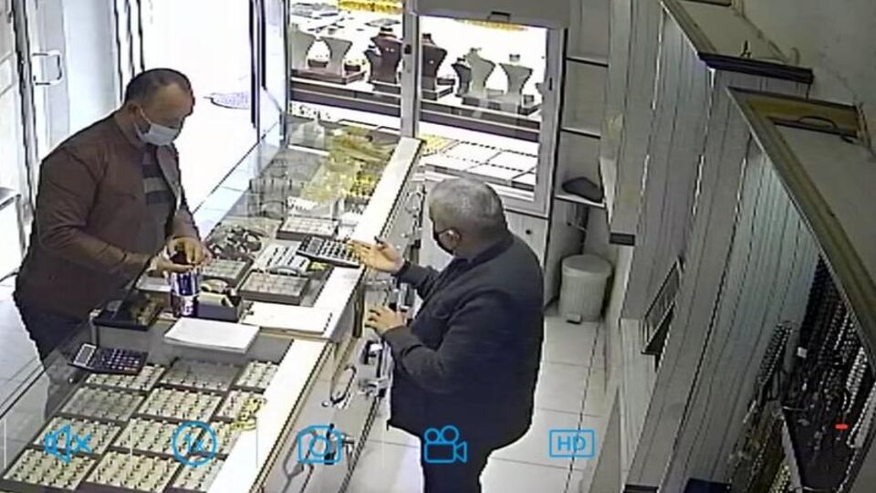 Kuyumcunun dikkati, şebekeyi çökertti