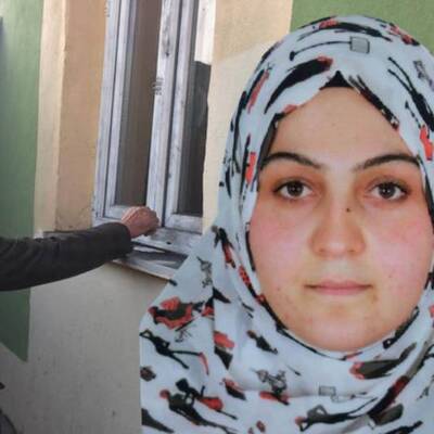 Eski koca, 2 çocuk annesini başından vurdu