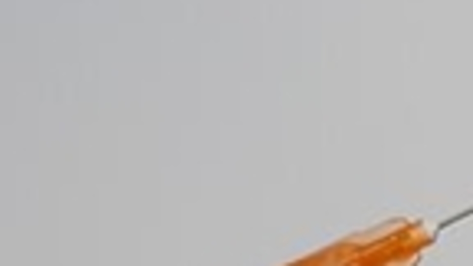 Kanser hastalarının CoronaVac aşısını güvenle yaptırabileceği belirtildi