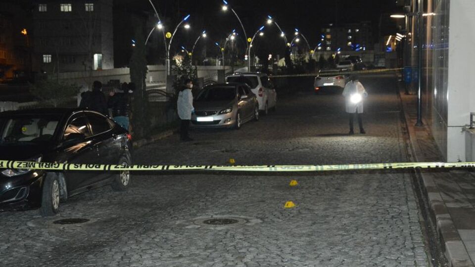 Hastane otoparkında silahlı saldırı: 2 yaralı