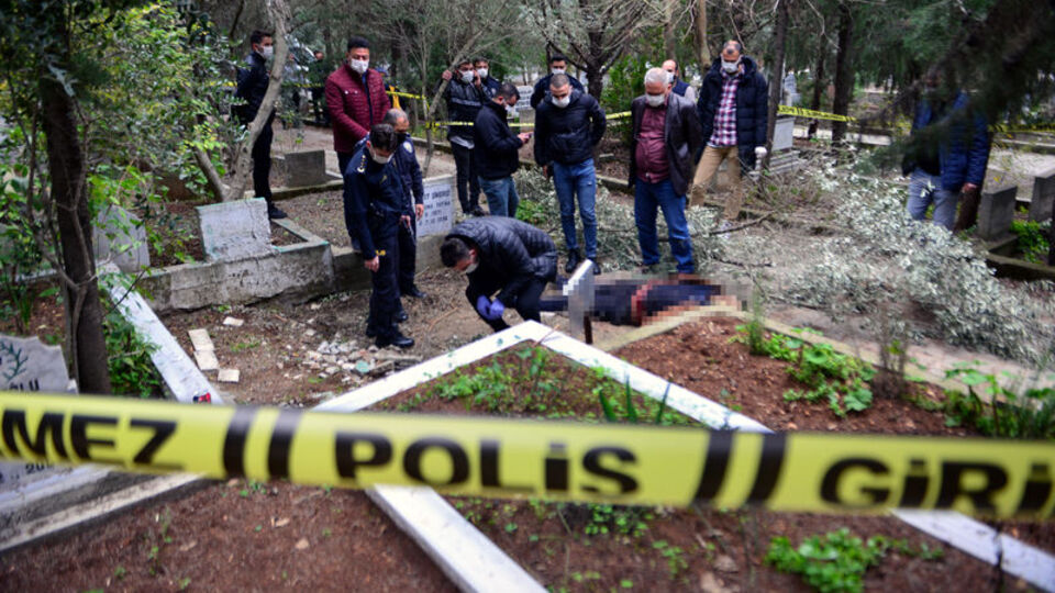Mezarlıkta cansız beden bulundu