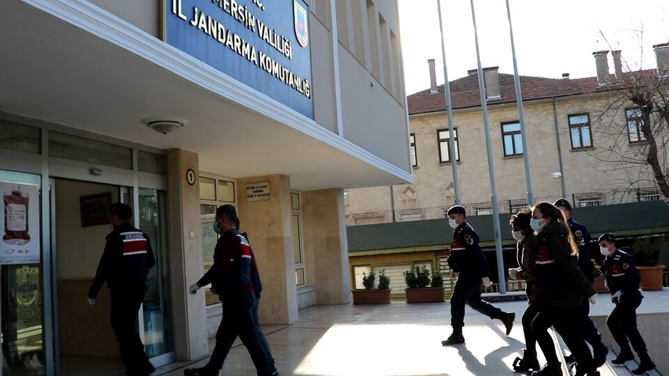 Kadın randevu verdi, çete gasbetti!