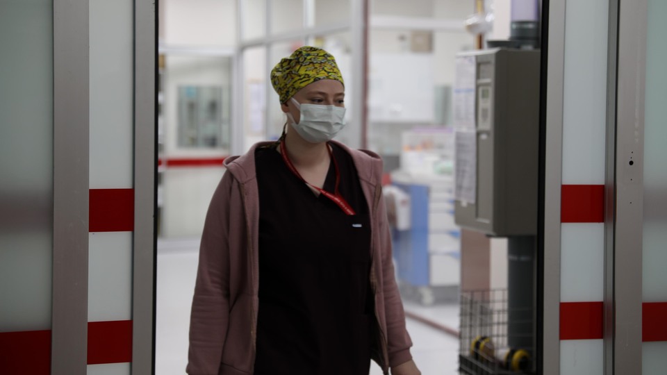 Koronavirüsle mücadelenin simgesiydi! Anlattıkları gözyaşlarına boğdu