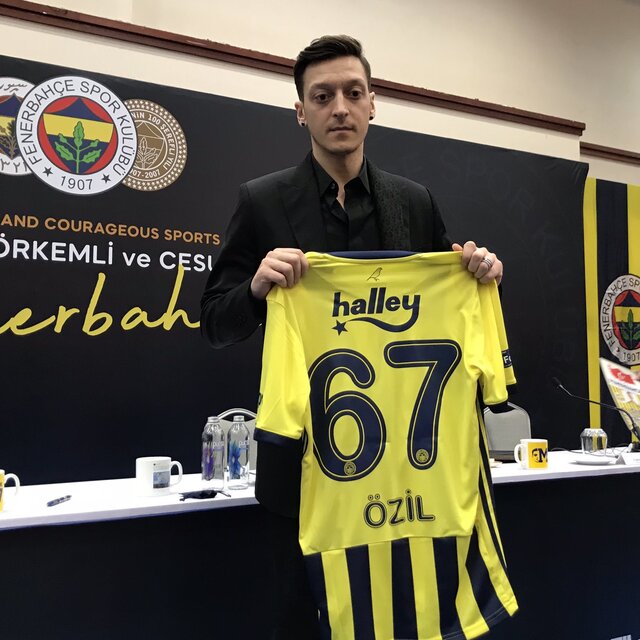 Mesut Özil tek tek cevapladı!