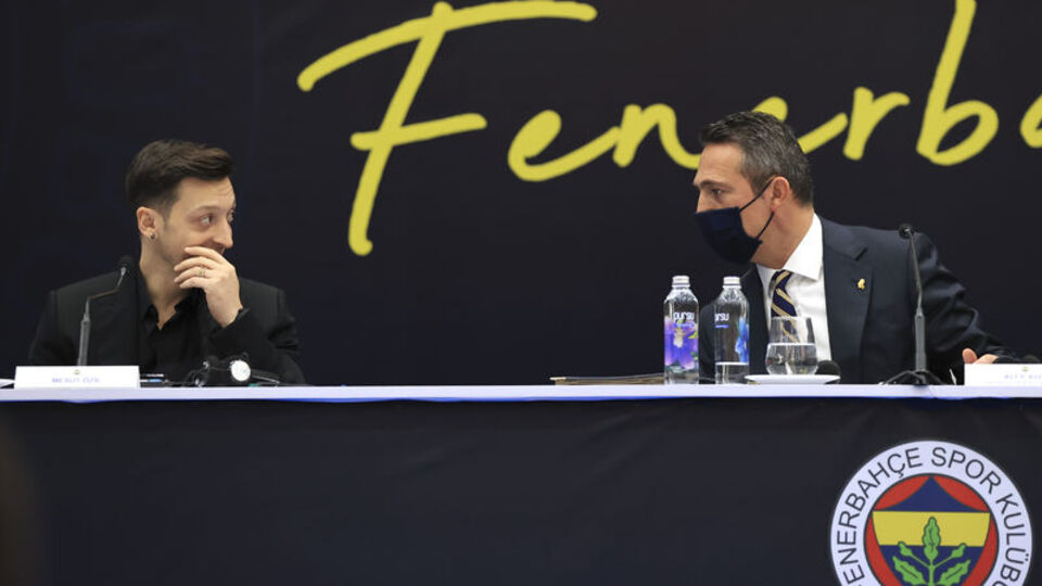 Mesut Özil için imza töreni düzenlendi