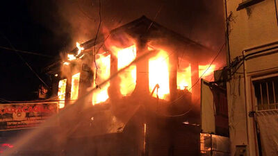 İlçe çarşısında dev yangın: 10 iş yeri küle döndü