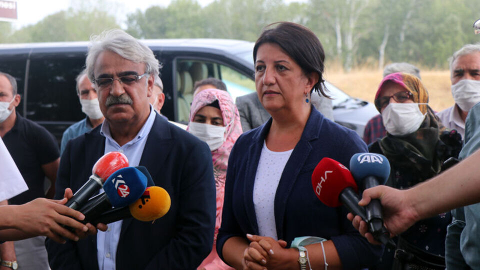 HDP görüşme trafiğine çıkıyor