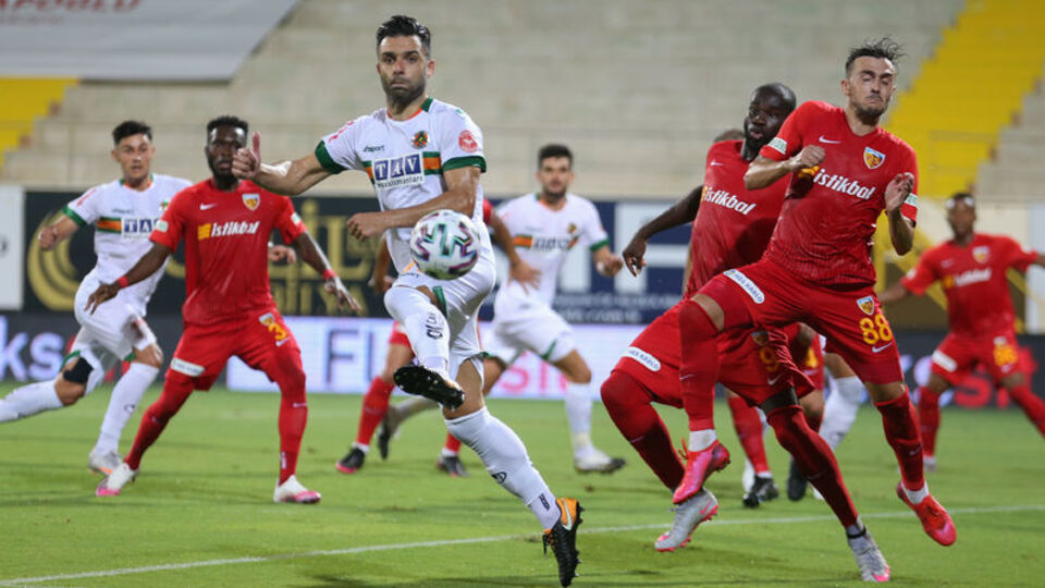 Tzavellas, 2 maç ceza aldı