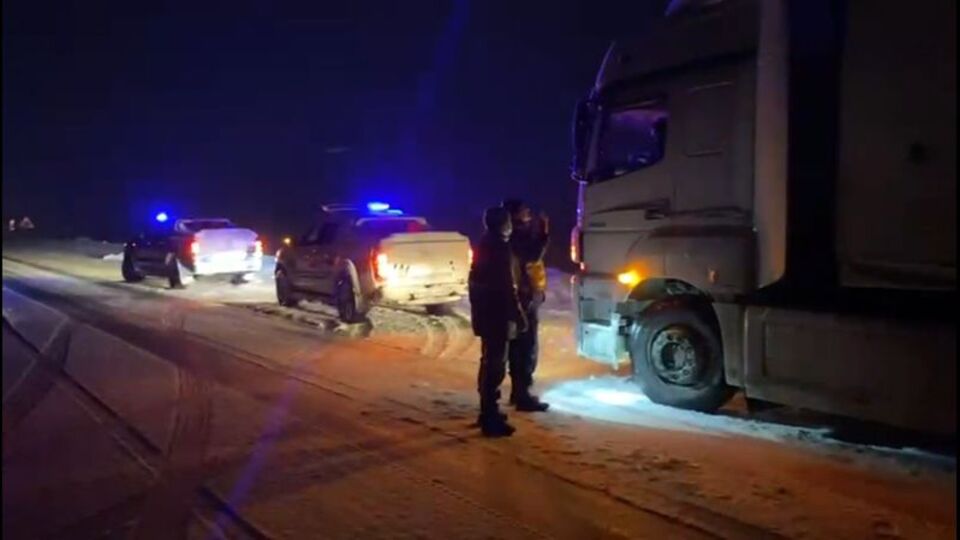 Sürücülerin imdadına jandarma yetişti
