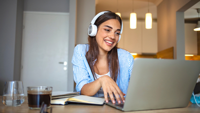 Altta pijama üstte gömlek şıklığı