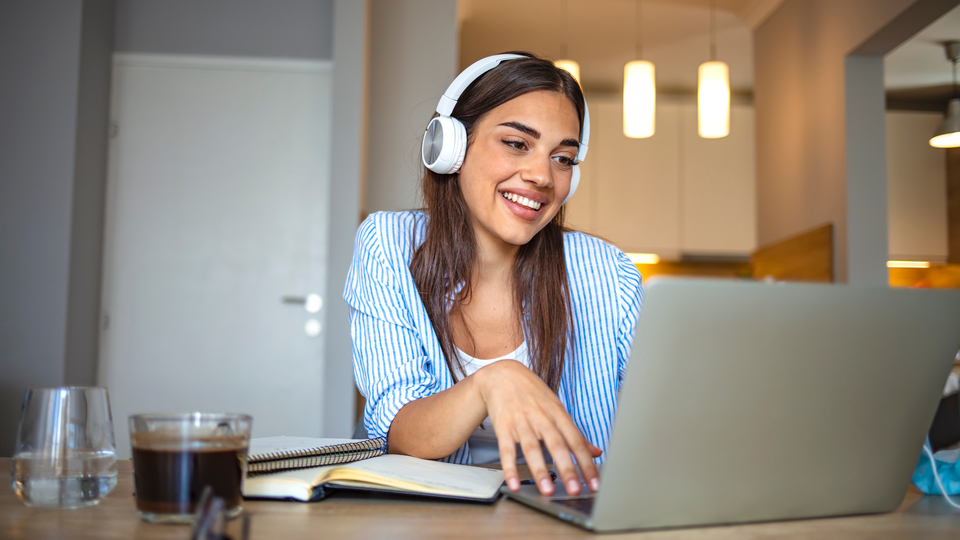 Altta pijama üstte gömlek şıklığı