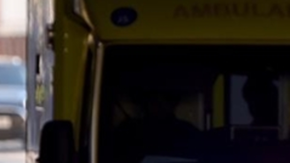 İngiltere'de virüs nedeniyle son 24 saatte 1239 kişi öldü