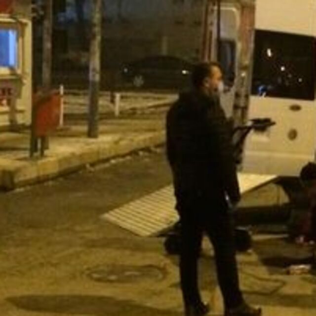 Belediye önüne bırakılan akü patlatıldı