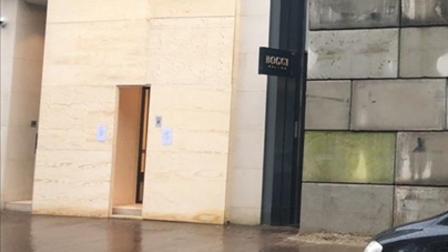 Amsterdam'da kısıtlama protestolarına mağazalardan önlem!