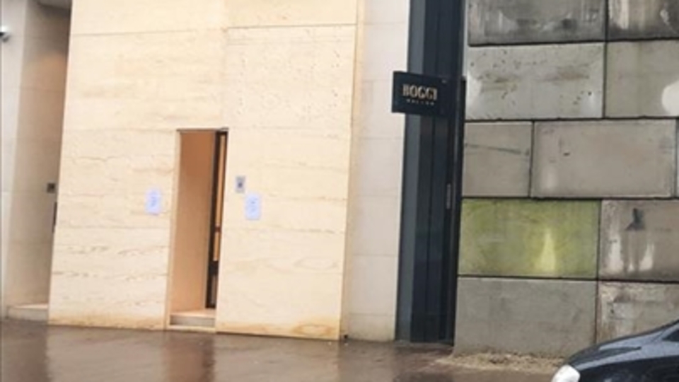 Amsterdam'da kısıtlama protestolarına mağazalardan önlem!