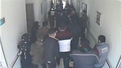 Hastanede korona uyarısına feci dayak!