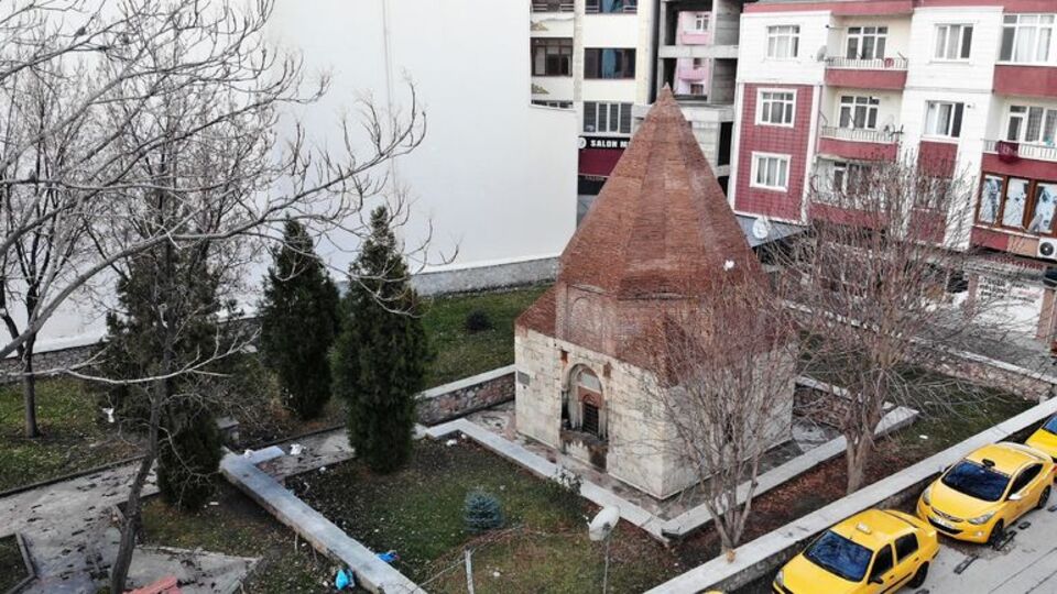 Evliya türbesi sanıp dua ediyorlar ama... Bakın kime ait çıktı!