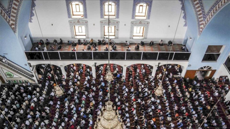 Adana'da cuma namazı saat kaçta kılınacak?