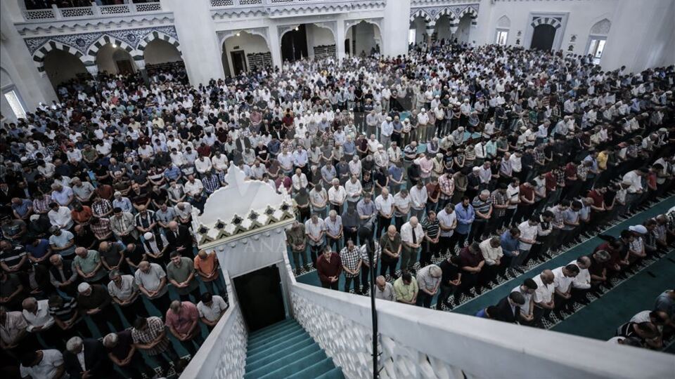 Antalya'da cuma namazı saat kaçta kılınacak?