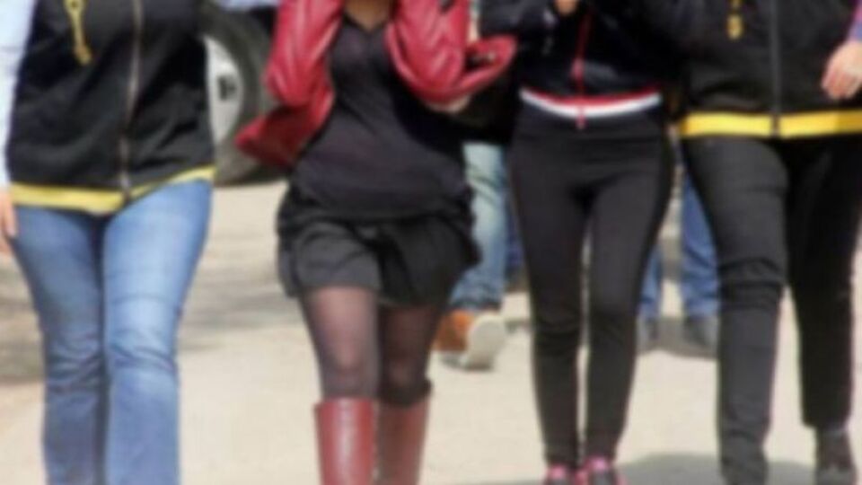 Suç üstü fuhuş baskını: 5 gözaltı