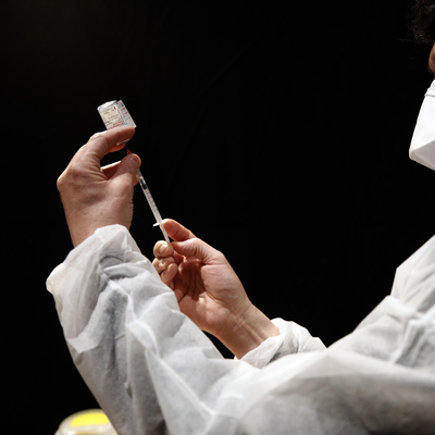 Nüfusunun 4 katından fazla sayıda Covid-19 aşısı sipariş etti