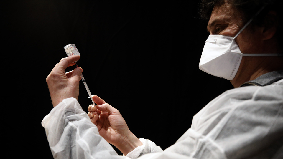 Nüfusunun 4 katından fazla sayıda Covid-19 aşısı sipariş etti