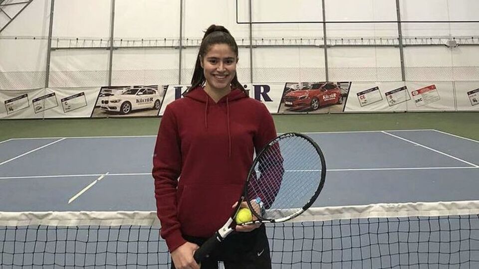 Survivor Ayşe kimdir?