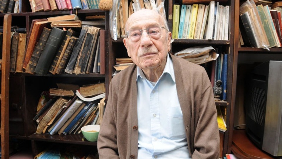 Cahit Kayra vefat etti