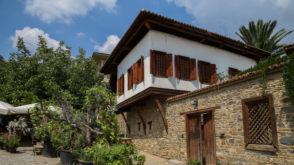 Yunan Kuvvetleri ateşe verdi