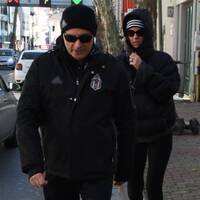 Aşıklar yürüyüşte