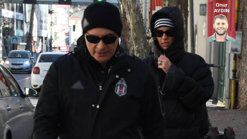 Aşıklar yürüyüşte