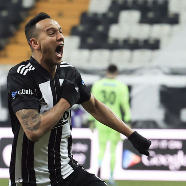 Beşiktaş, Josef'le uzattı!