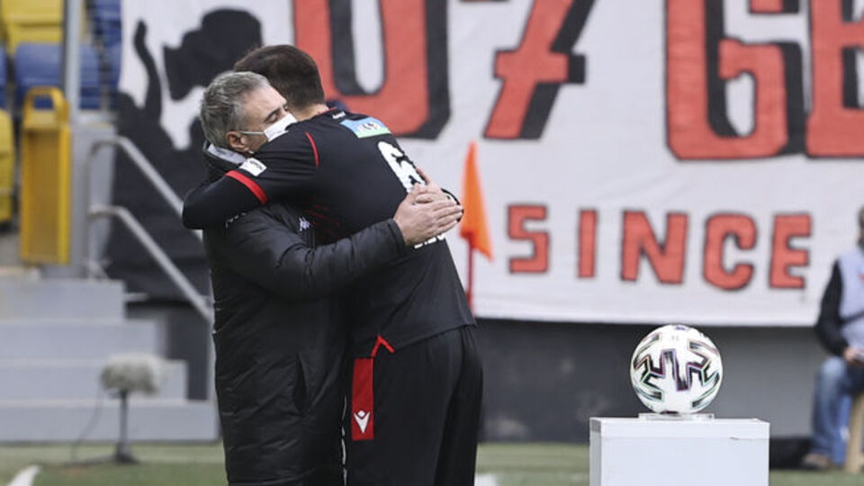 Yanal'dan oyuncularına övgü